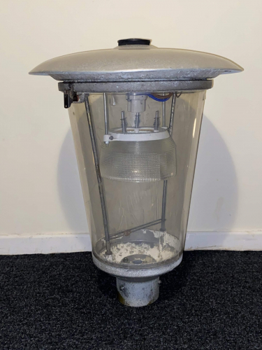 Phosco P106!!
This is a very rare lantern indeed, and is essentially a version of the P107 with a flip up canopy and some slight internal differences. This ones for 35W SOX, and cleaned up incredibly well, and is also fitted with a new bowl. Massive thanks to another collector for this one.
