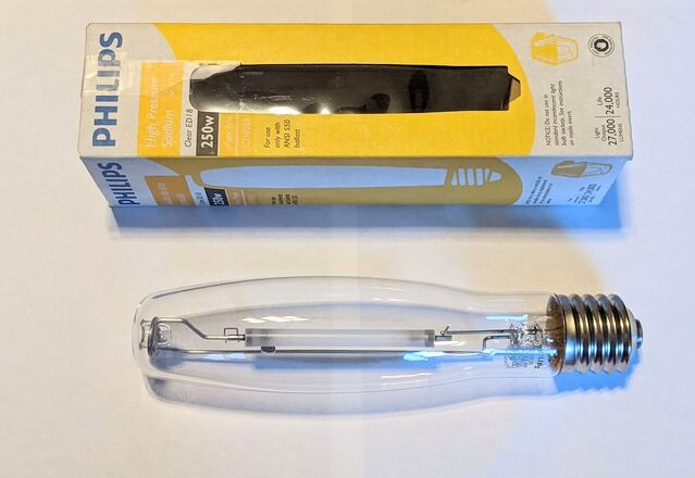 Phillips Ceramalux 250W HPS
Purchased brand new at The Home Depot in 2016, when they still carried Philips.
Keywords: High Pressure Sodium