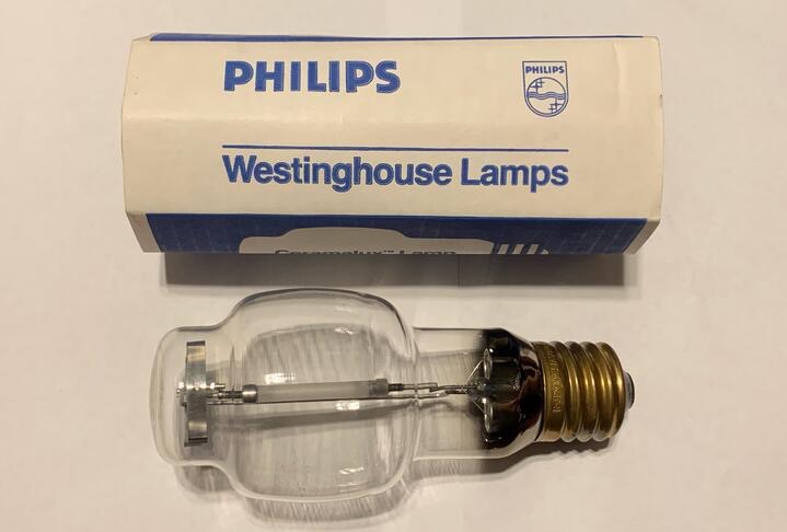 Philips Ceramalux 70W HPS
Transition era Philips—Westinghouse Lamps 70W HPS. Philips bought Westinghouse’s lamp division in 1983 and would drop the BT25 shape some years later.
Keywords: SON;HPS