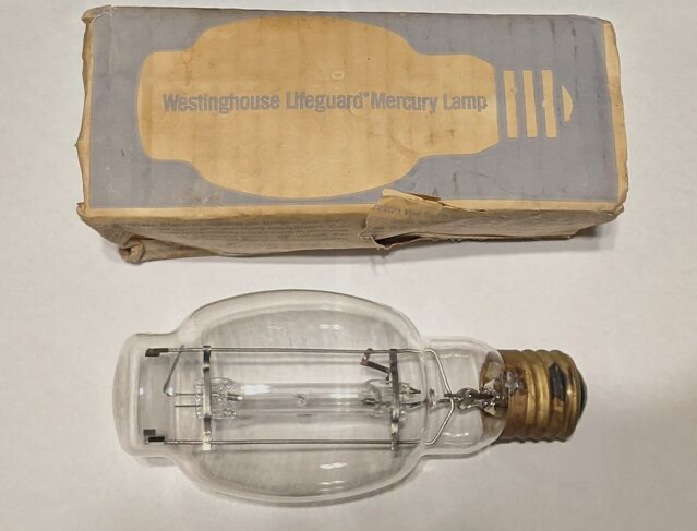 Westinghouse Lifeguard 175W MV
My first Lifeguard, was included with my NOS GE M-250A that was sitting in storage since the early 70s.
Keywords: MV;HBF